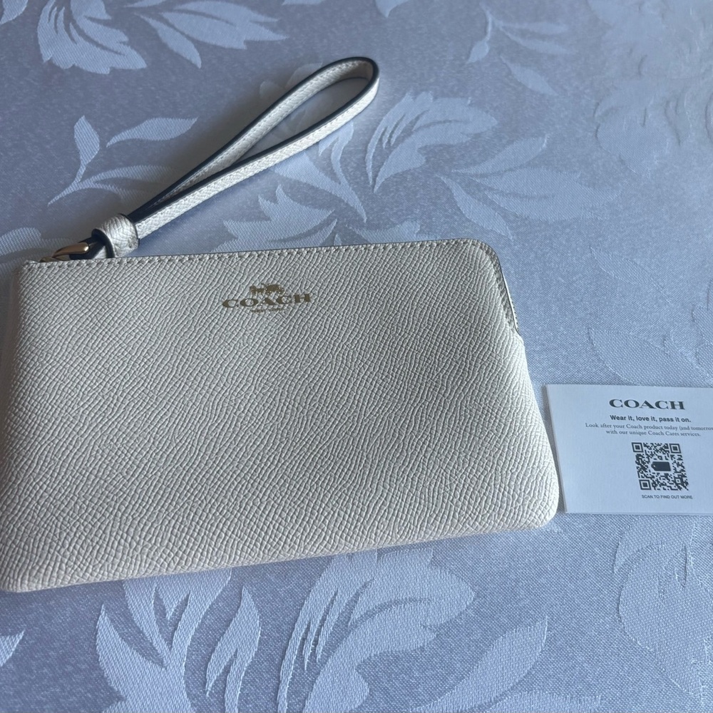 Coach Ivory Zipper Wristlet Wallet New